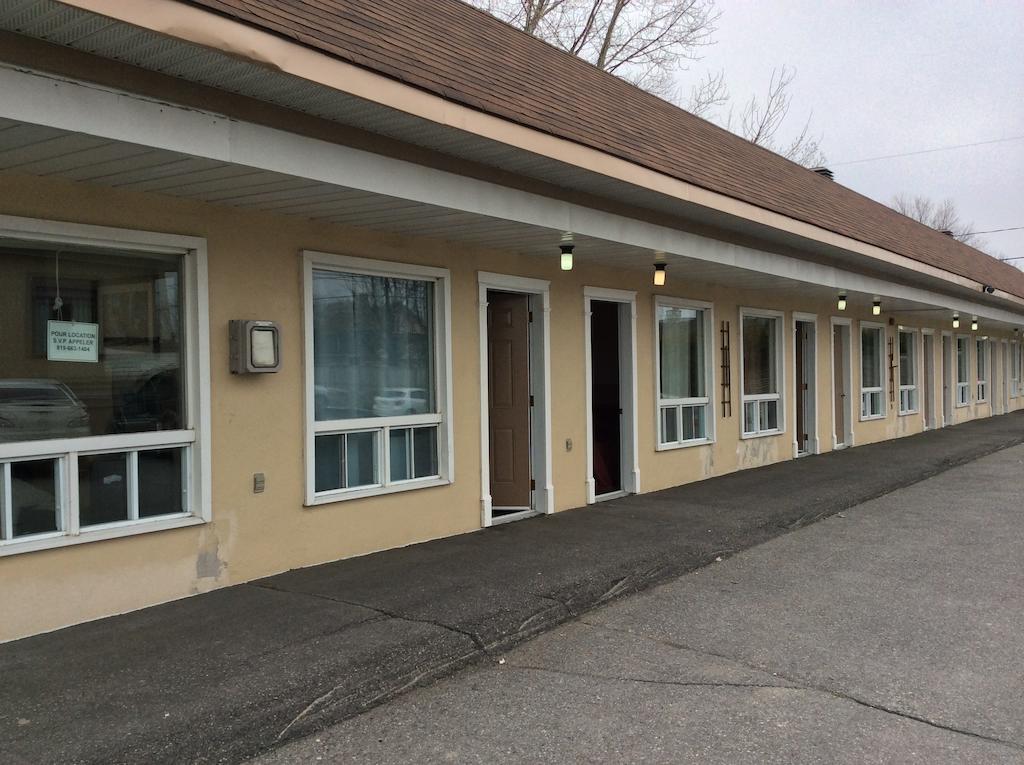 Auberge Du Lac Beauchamp Gatineau Exterior photo