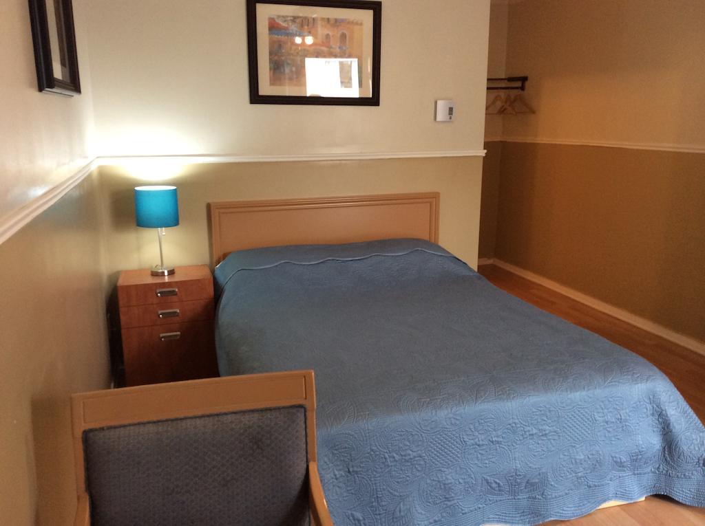 Auberge Du Lac Beauchamp Gatineau Room photo
